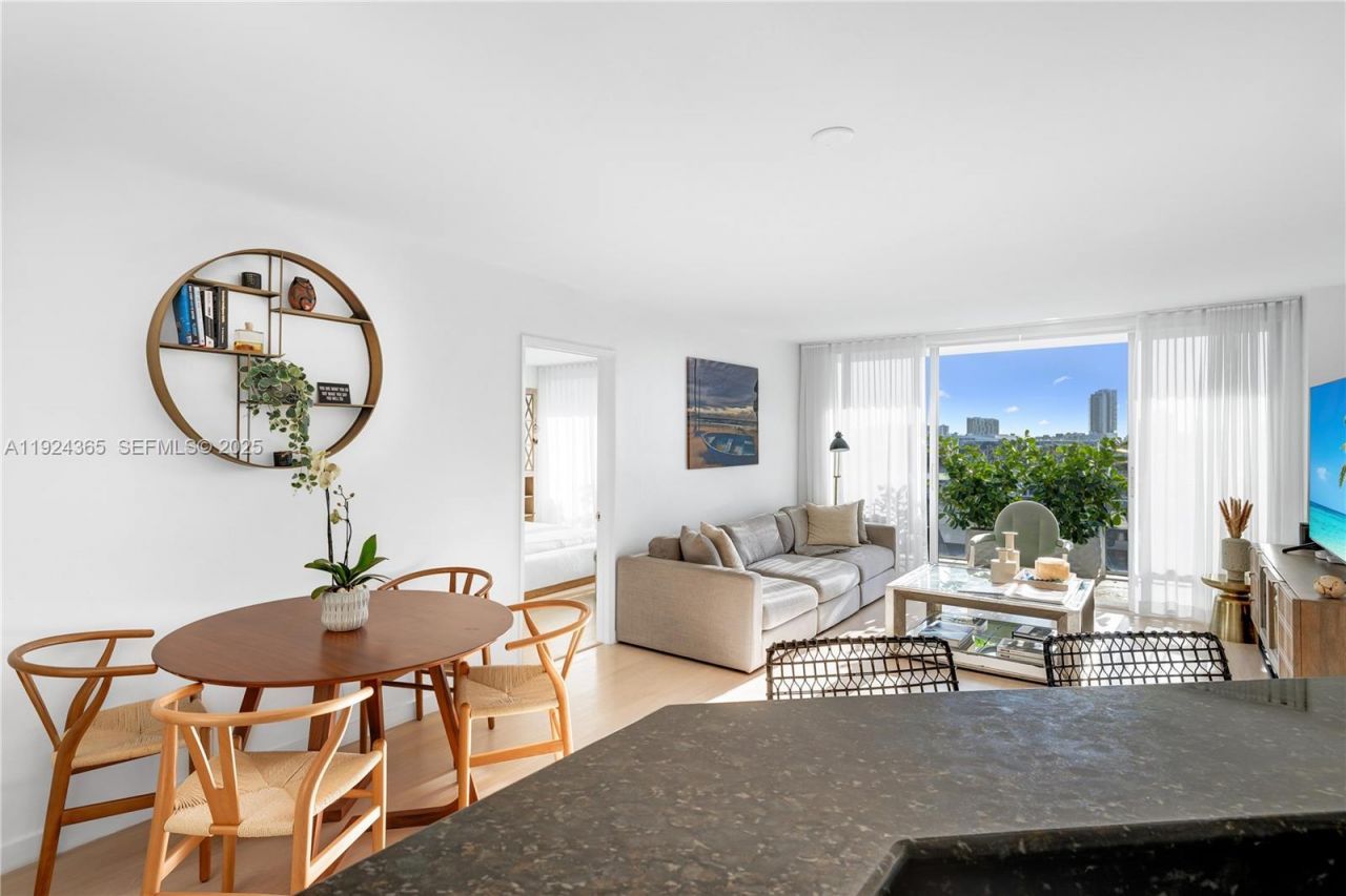 1800 Sunset Harbour Dr, Unit 803, Miami Beach, FL 33139 Photo