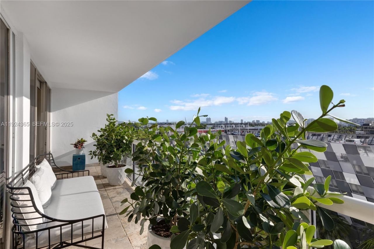 1800 Sunset Harbour Dr, Unit 803, Miami Beach, FL 33139 Photo