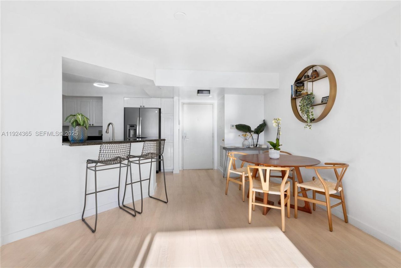 1800 Sunset Harbour Dr, Unit 803, Miami Beach, FL 33139 Photo