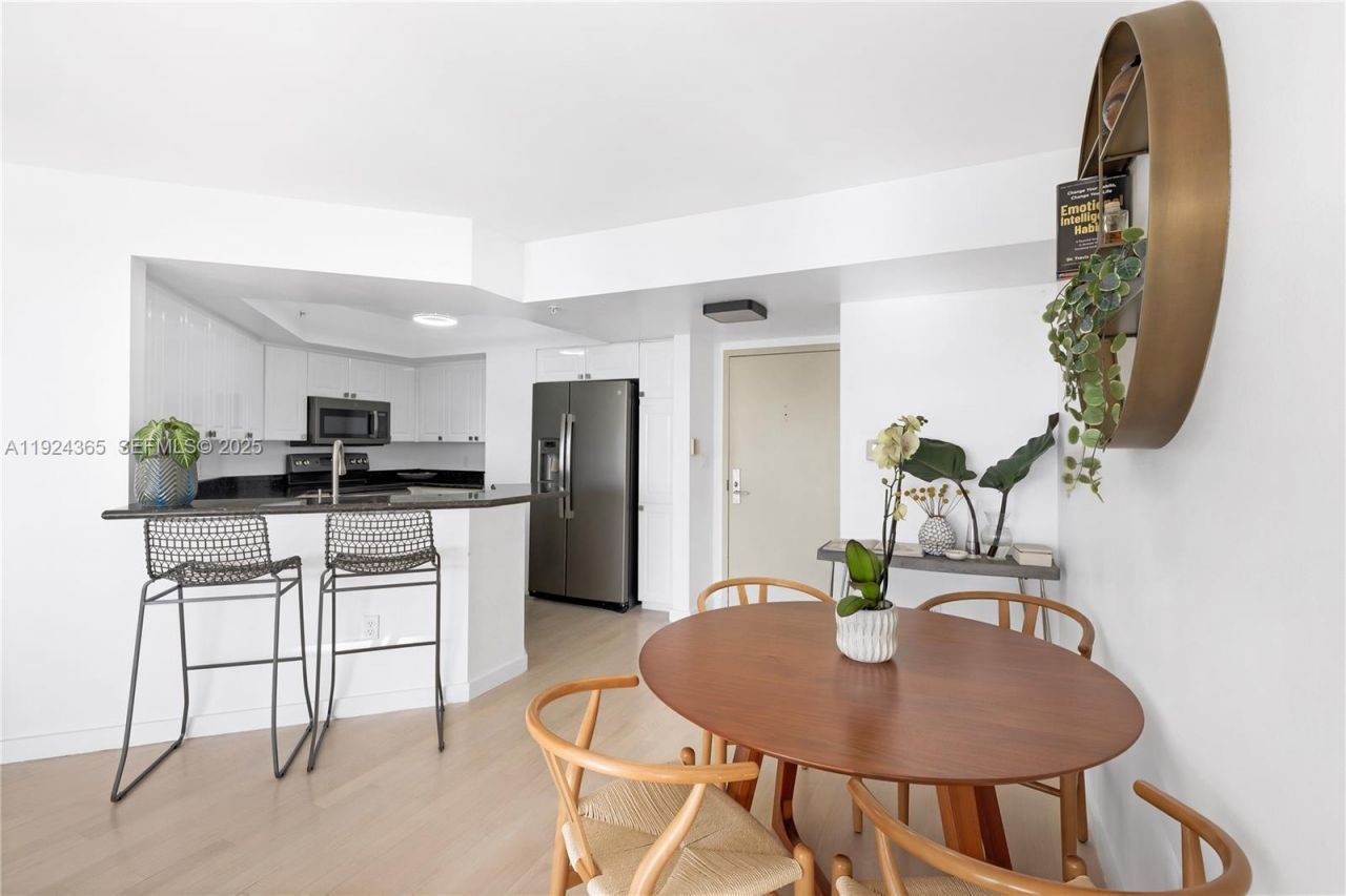 1800 Sunset Harbour Dr, Unit 803, Miami Beach, FL 33139 Photo