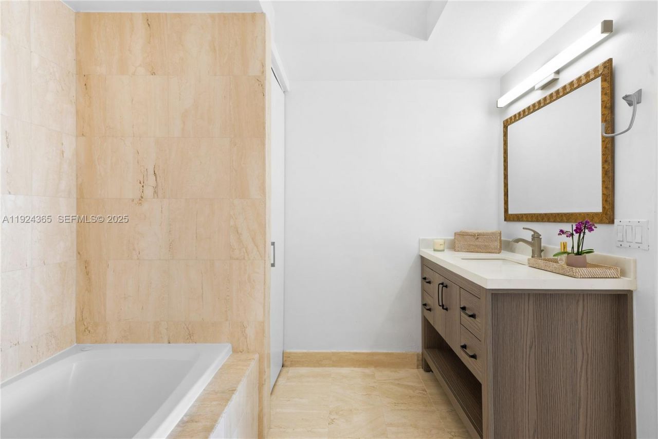 1800 Sunset Harbour Dr, Unit 803, Miami Beach, FL 33139 Photo