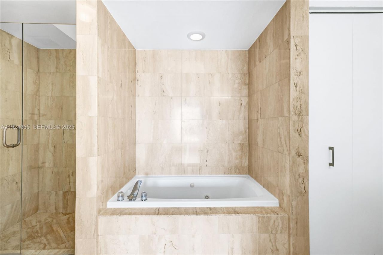 1800 Sunset Harbour Dr, Unit 803, Miami Beach, FL 33139 Photo