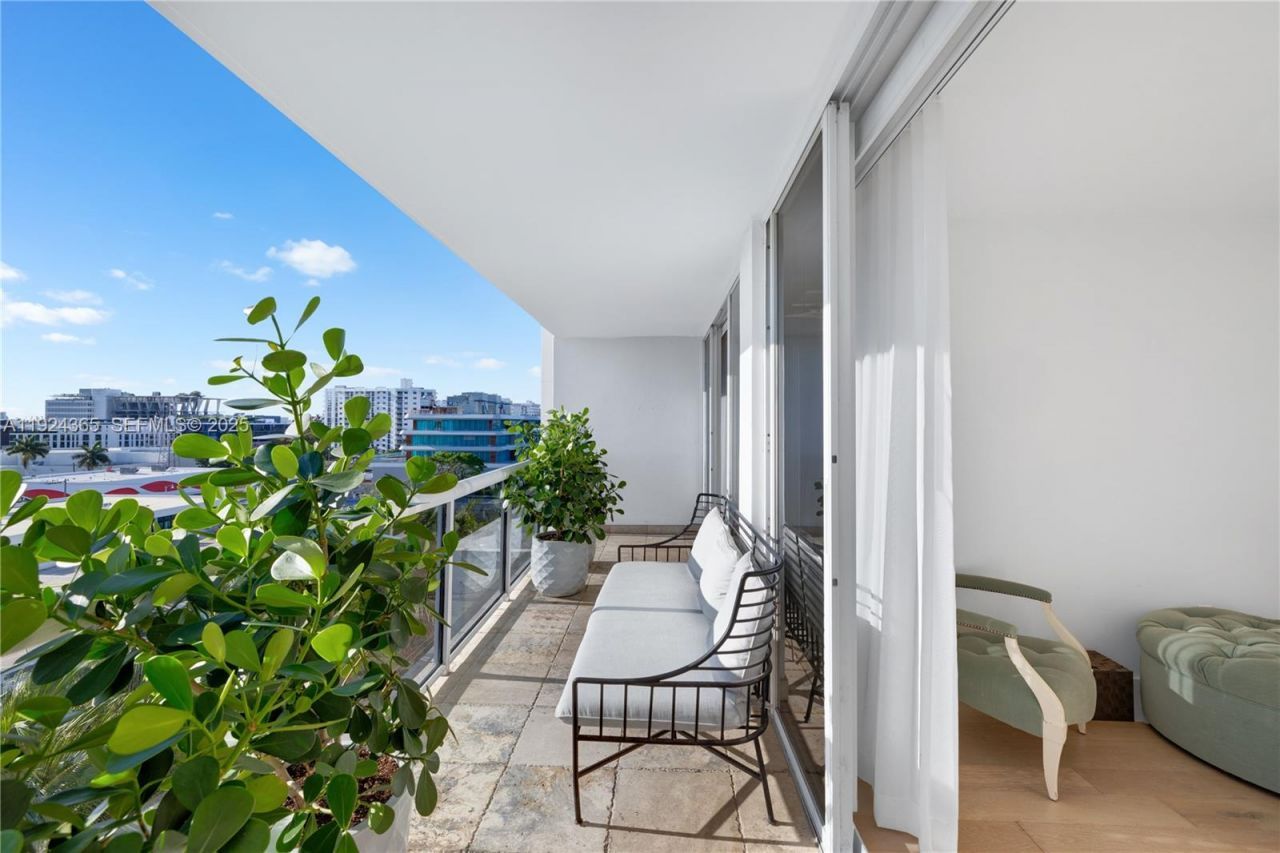 1800 Sunset Harbour Dr, Unit 803, Miami Beach, FL 33139 Photo