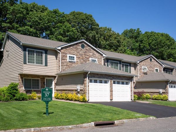 5000 Townhouse Drive, Unit 3102, Coram, NY 11727