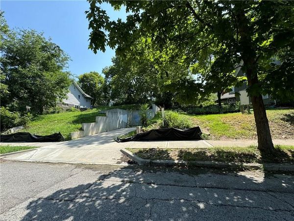 4233 Charlotte Street, Kansas City, MO 64110