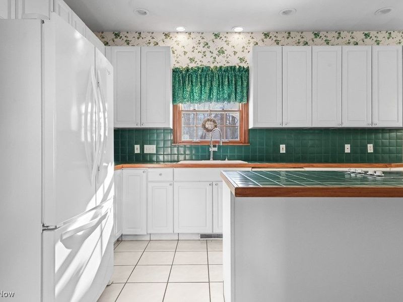 856 Birchwood Drive, Alliance, OH 44601 Photo 5