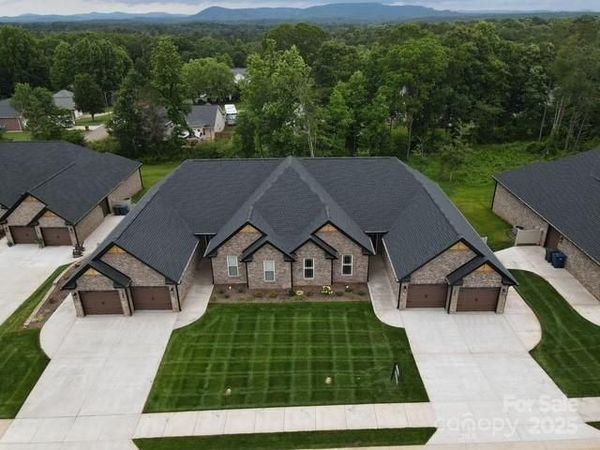 3361 48th Avenue NE, Unit 20A, Hickory, NC 28601