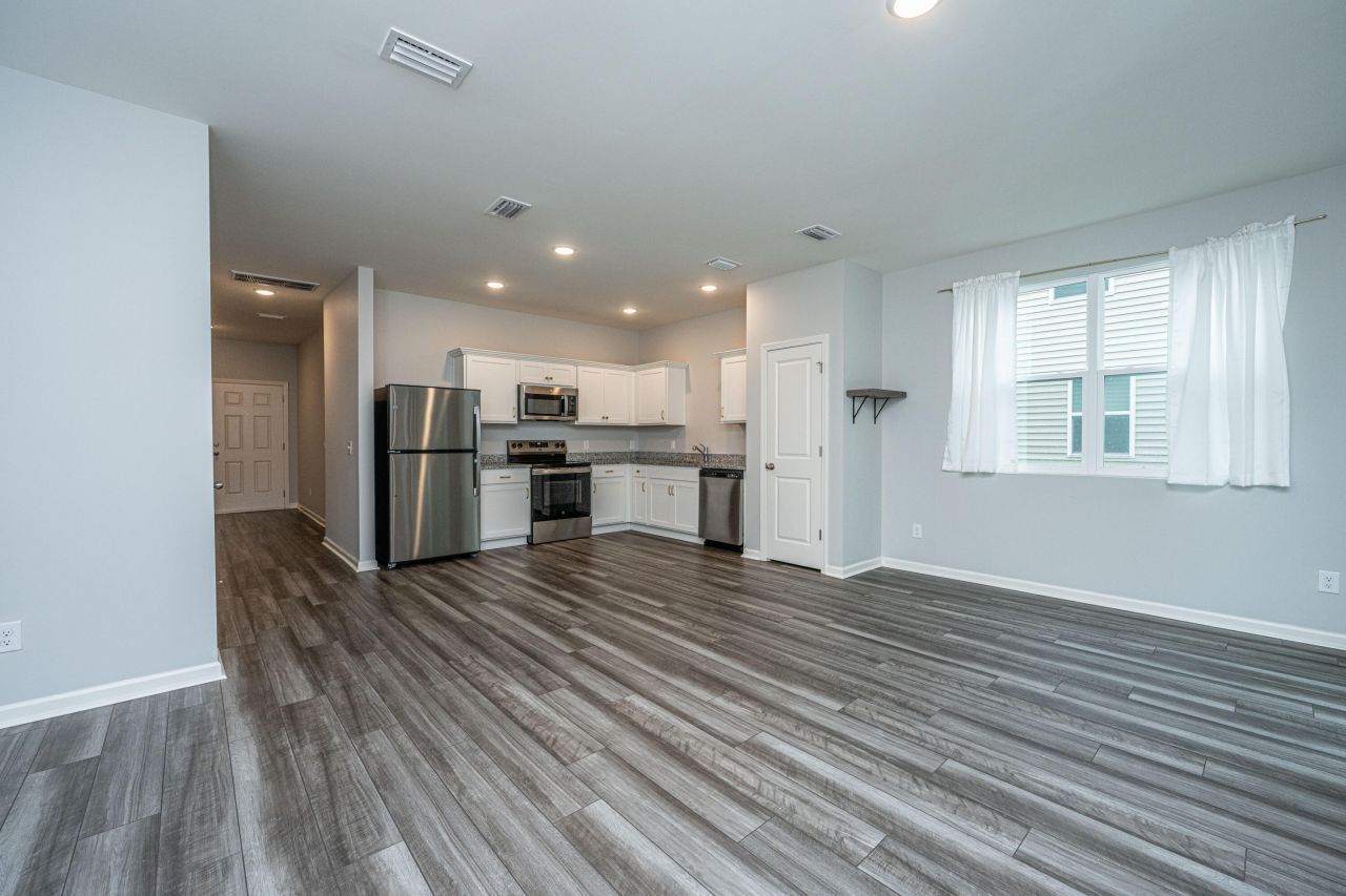 1201 Scarlett Maple Street Photo 6