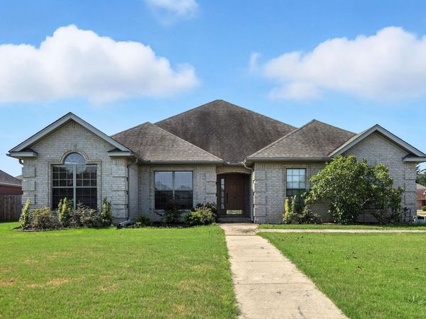 308 Country Club Parkway, Maumelle, AR 72113