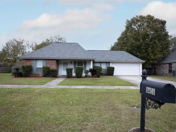 12501 Hidden Ridge Dr, Walker, LA 70785