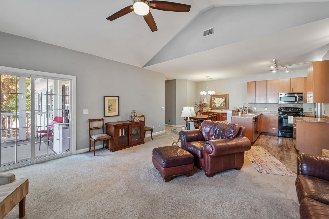 805 E Marymont Lane Photo 5