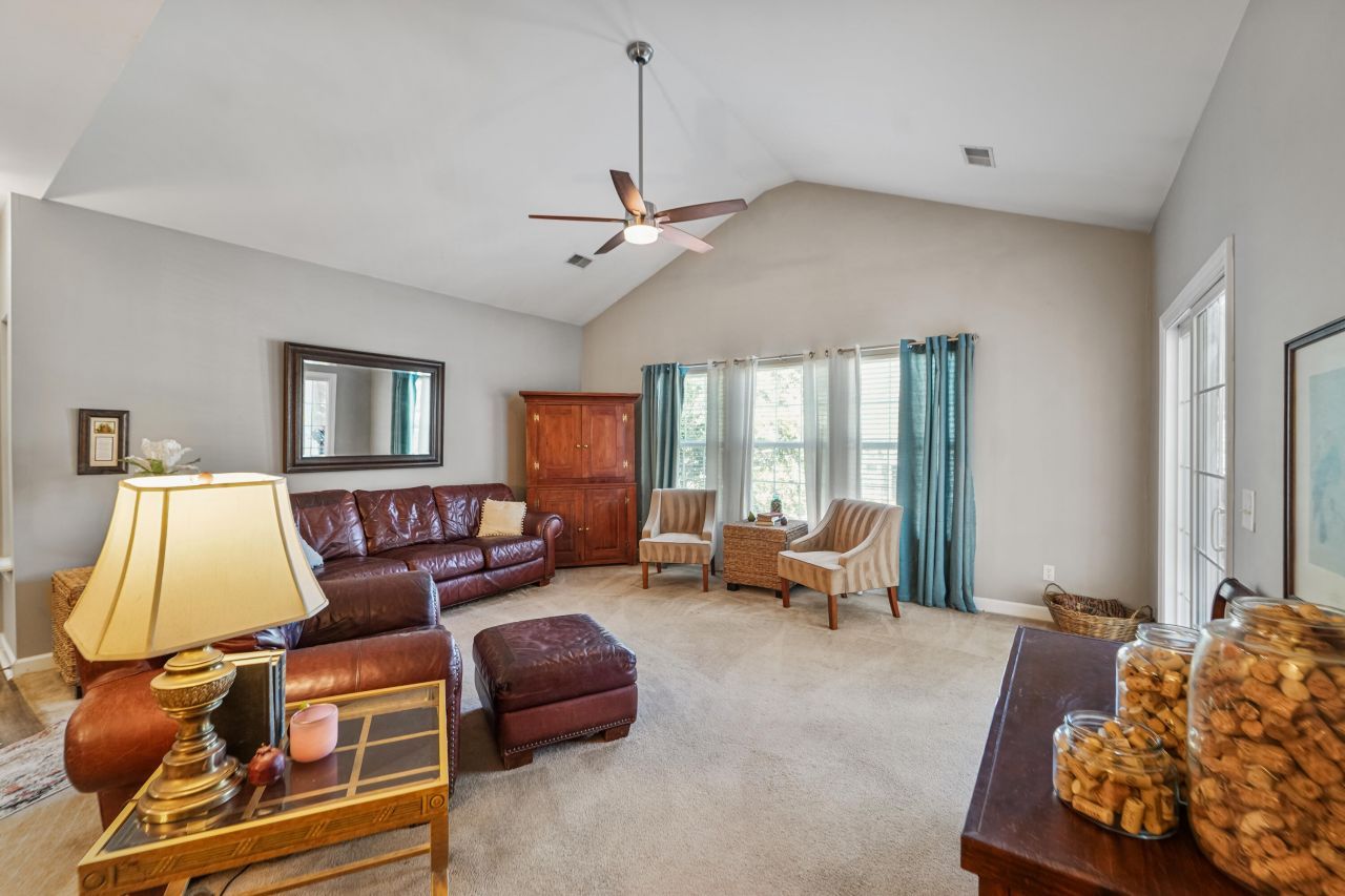 805 E Marymont Lane Photo 6