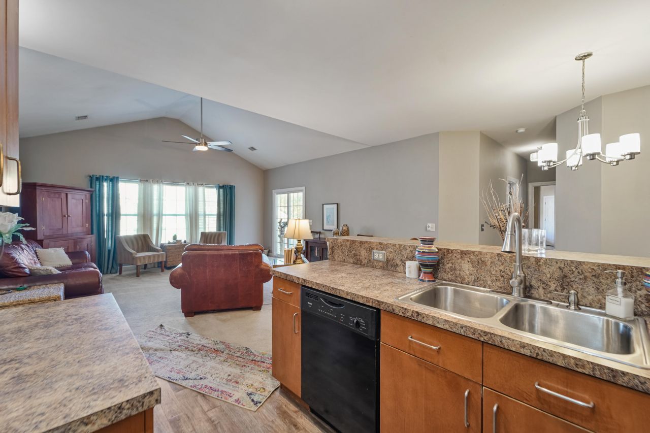 805 E Marymont Lane Photo 9