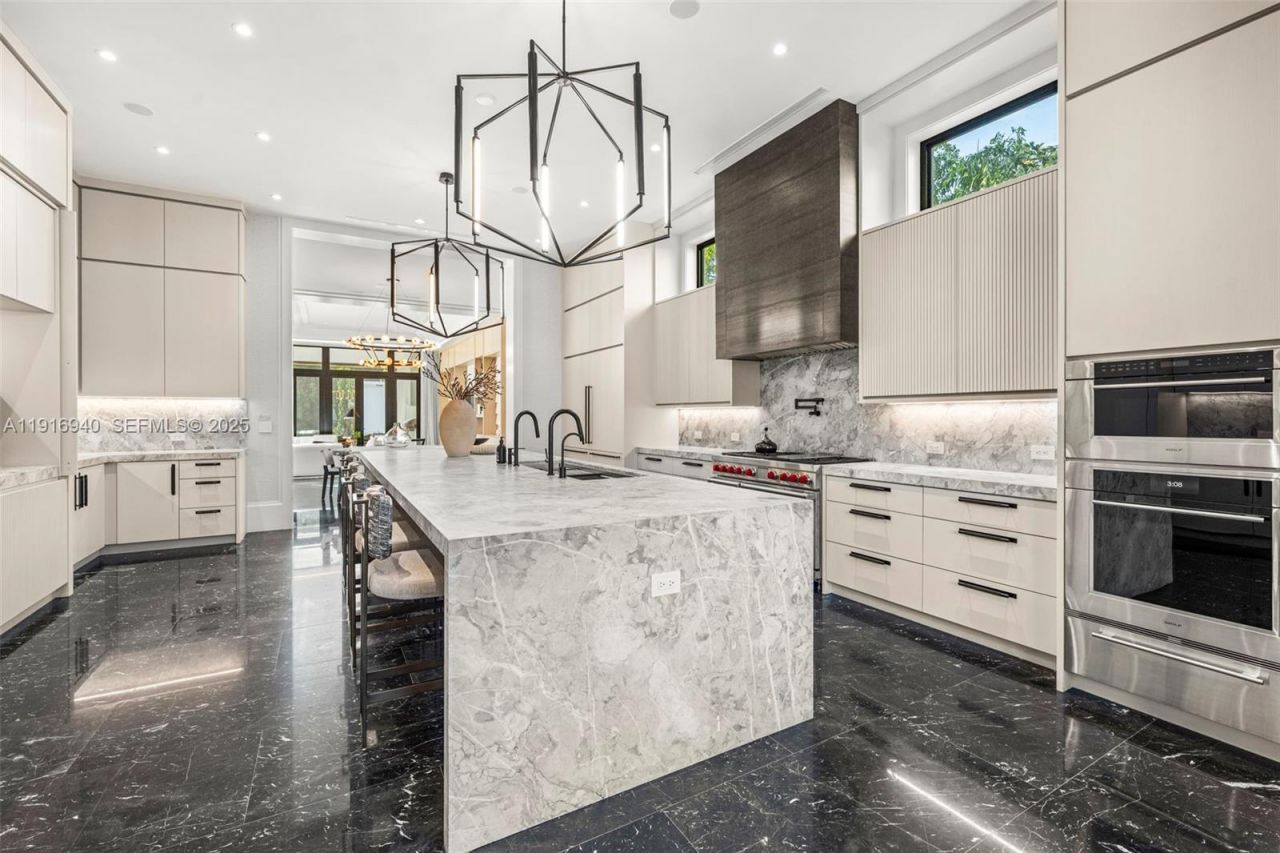 9500 SW 61st Ct, Pinecrest, FL 33156 Photo