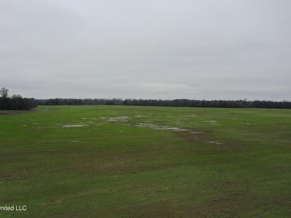 2000 Walnut Lake Road, Dundee, MS 38626