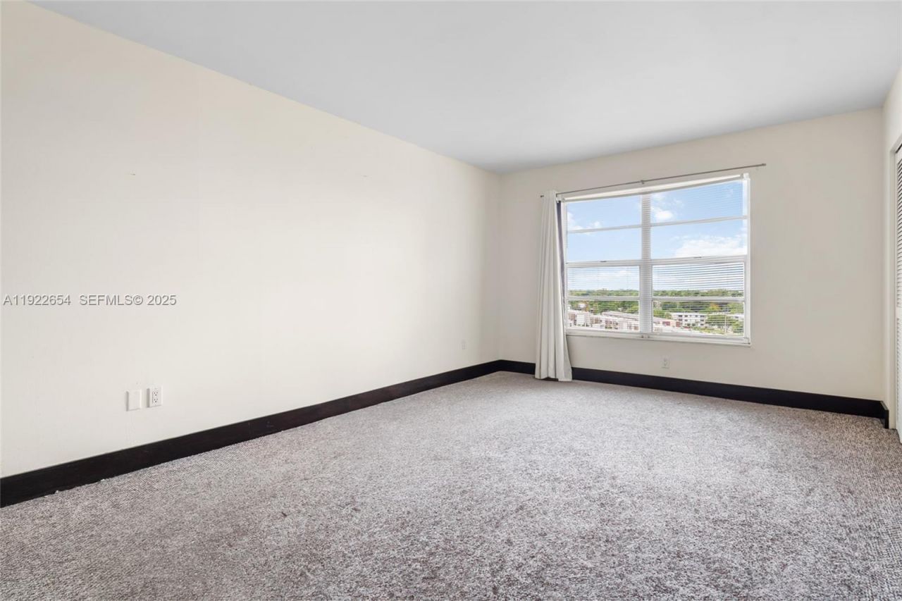 11111 Biscayne Blvd, Unit 10H, Miami, FL 33181 Photo