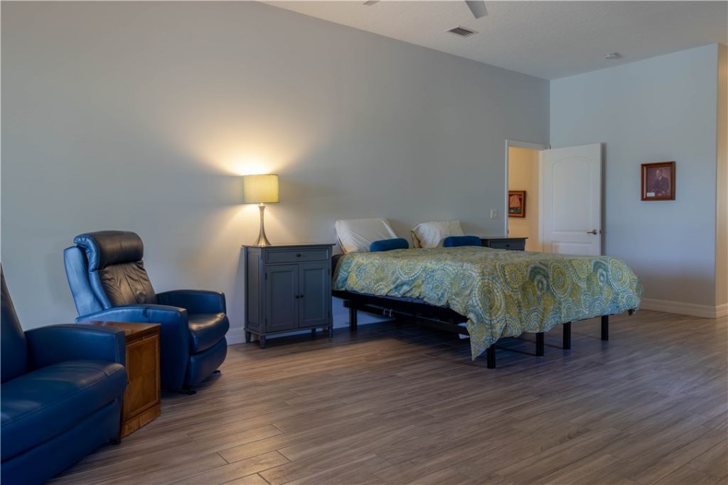 1504 Eagles Circle, Sebastian, FL 32958 Photo