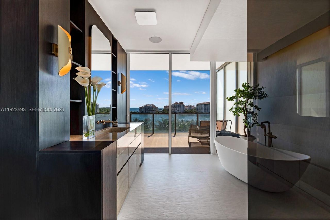 800 S Pointe Dr, Unit 801, Miami Beach, FL 33139 Photo