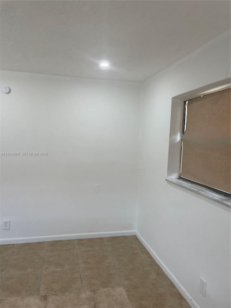 2481 NW 13th Ct, Unit 1-2, Fort Lauderdale, FL 33311 Photo