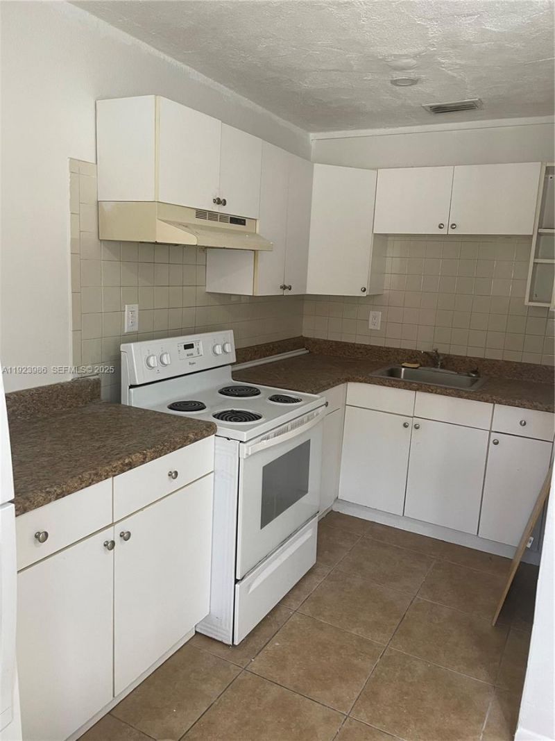 2481 NW 13th Ct, Unit 1-2, Fort Lauderdale, FL 33311 Photo