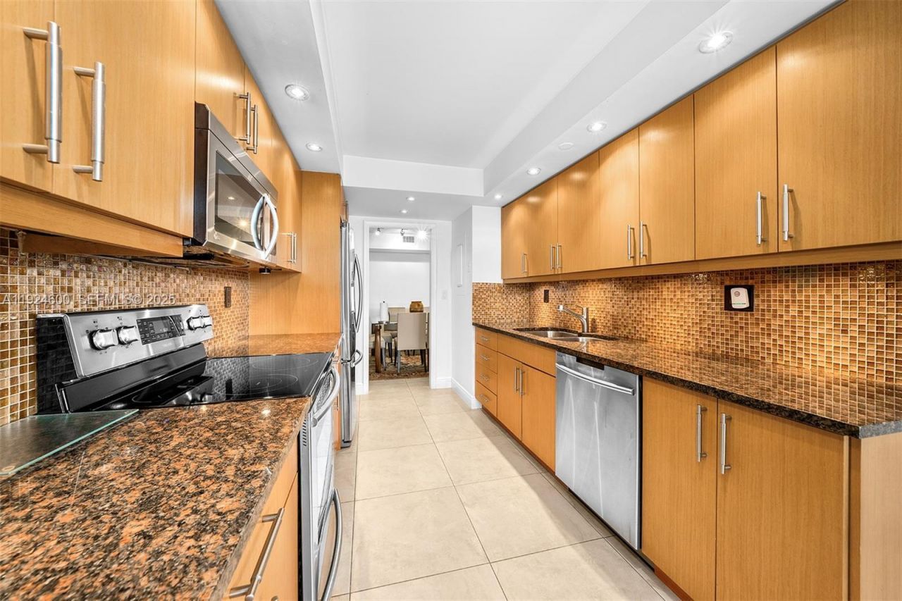 4000 Towerside Ter, Unit 705, Miami, FL 33138 Photo