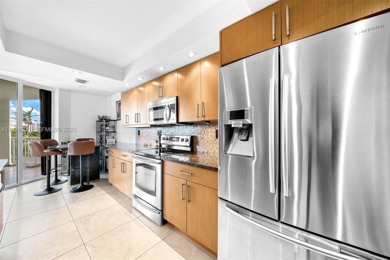 4000 Towerside Ter, Unit 705, Miami, FL 33138 Photo