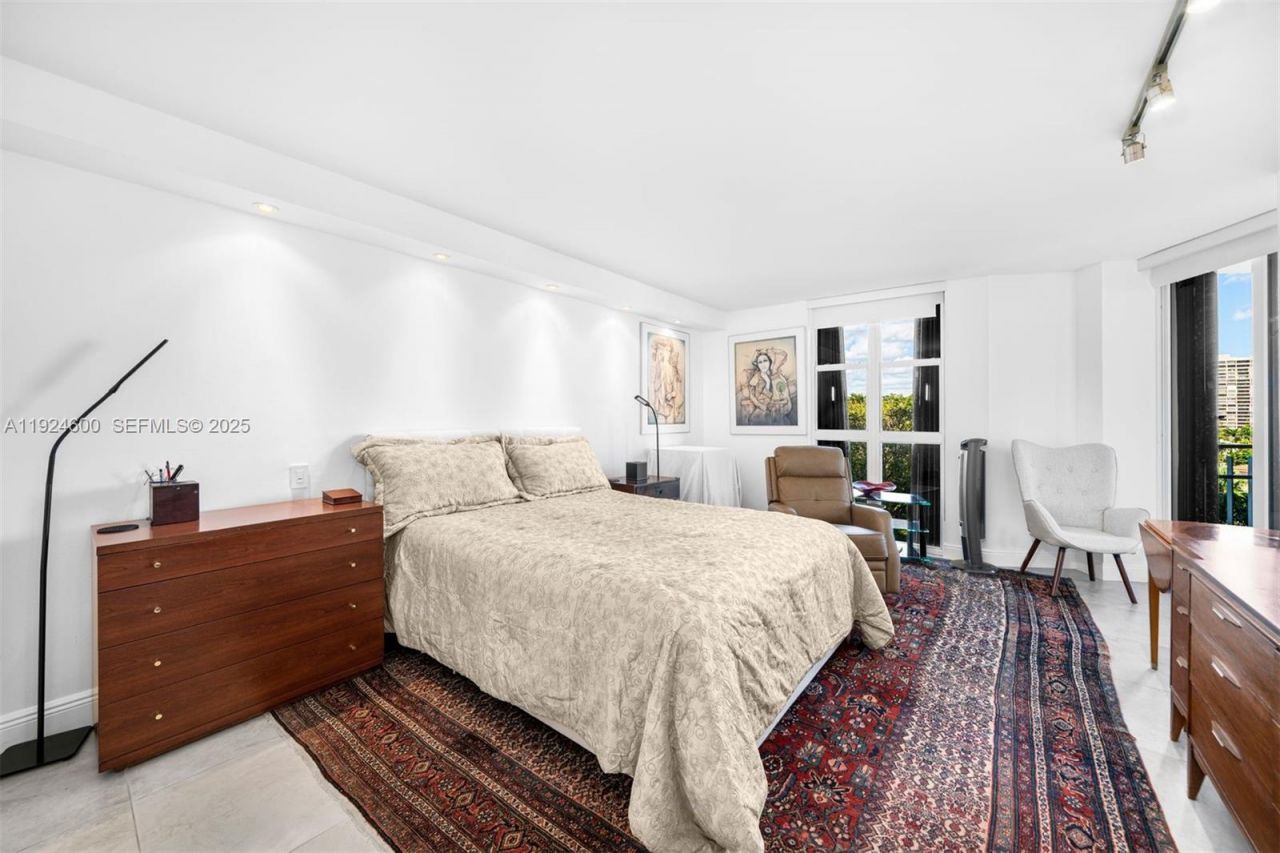 4000 Towerside Ter, Unit 705, Miami, FL 33138 Photo