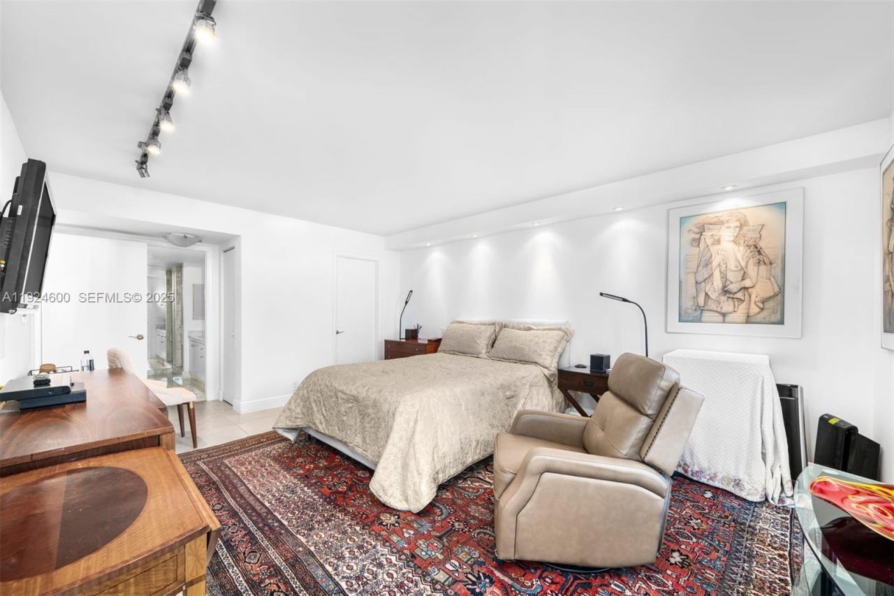 4000 Towerside Ter, Unit 705, Miami, FL 33138 Photo