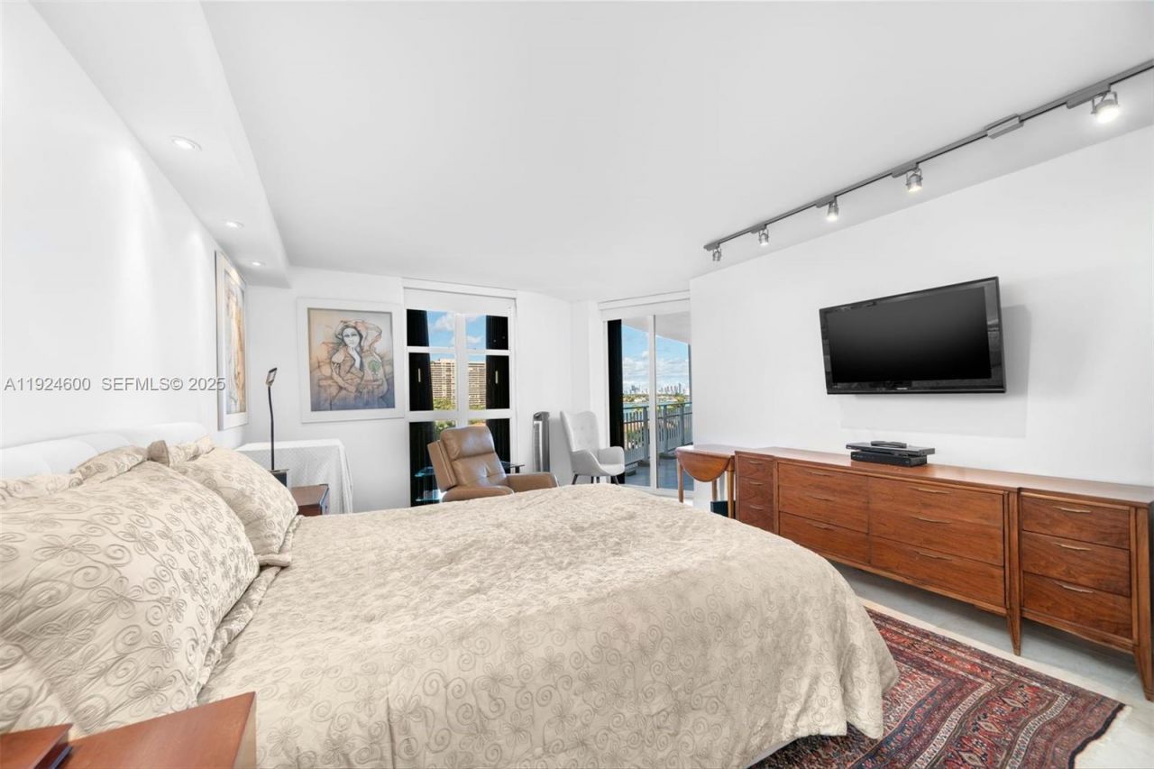 4000 Towerside Ter, Unit 705, Miami, FL 33138 Photo