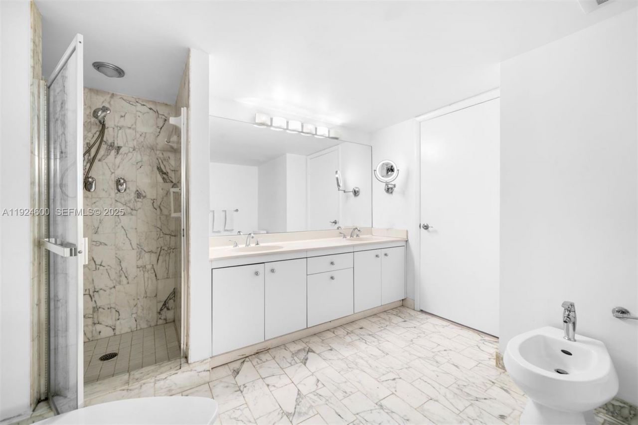 4000 Towerside Ter, Unit 705, Miami, FL 33138 Photo