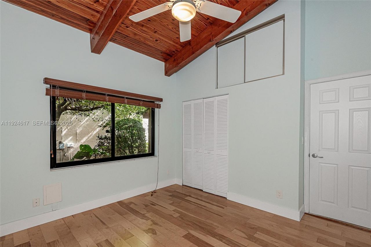 2621 S Parkview Dr, Hallandale Beach, FL 33009 Photo