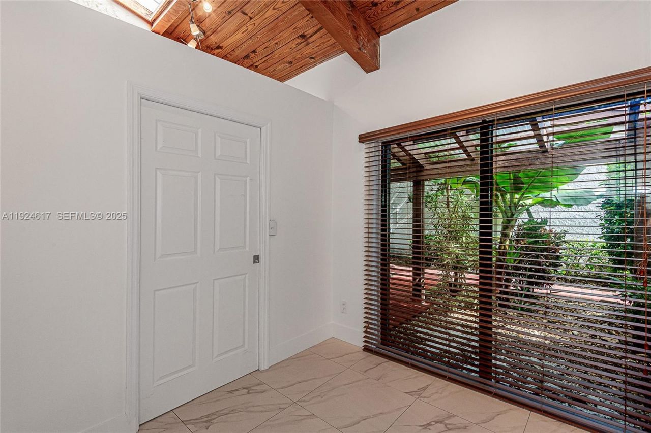 2621 S Parkview Dr, Hallandale Beach, FL 33009 Photo