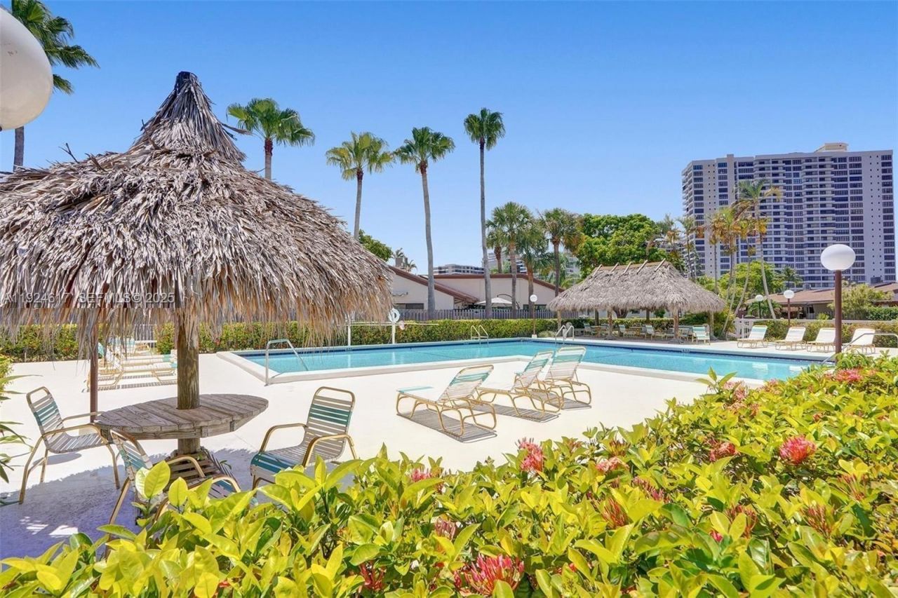 2621 S Parkview Dr, Hallandale Beach, FL 33009 Photo