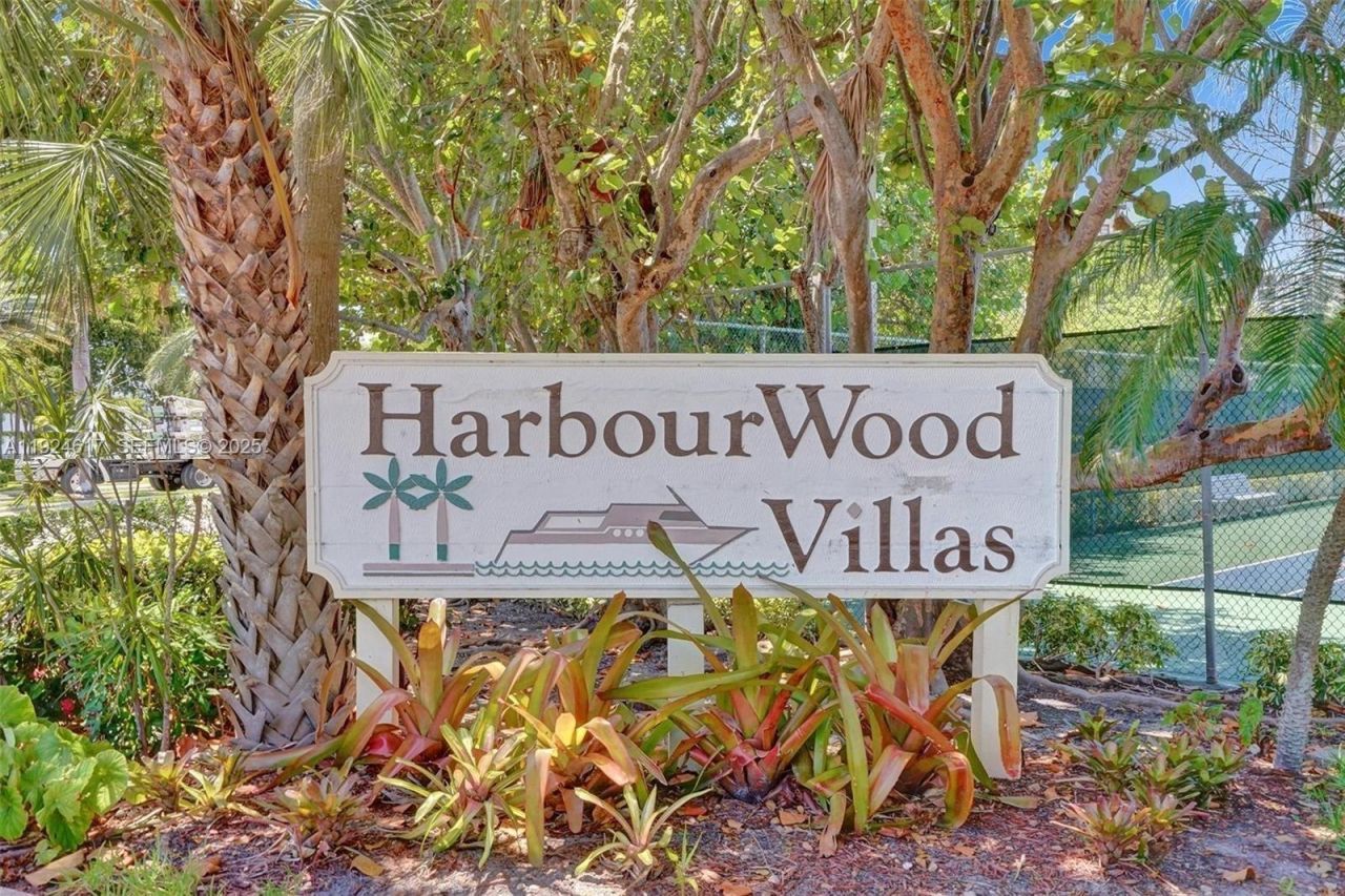 2621 S Parkview Dr, Hallandale Beach, FL 33009 Photo