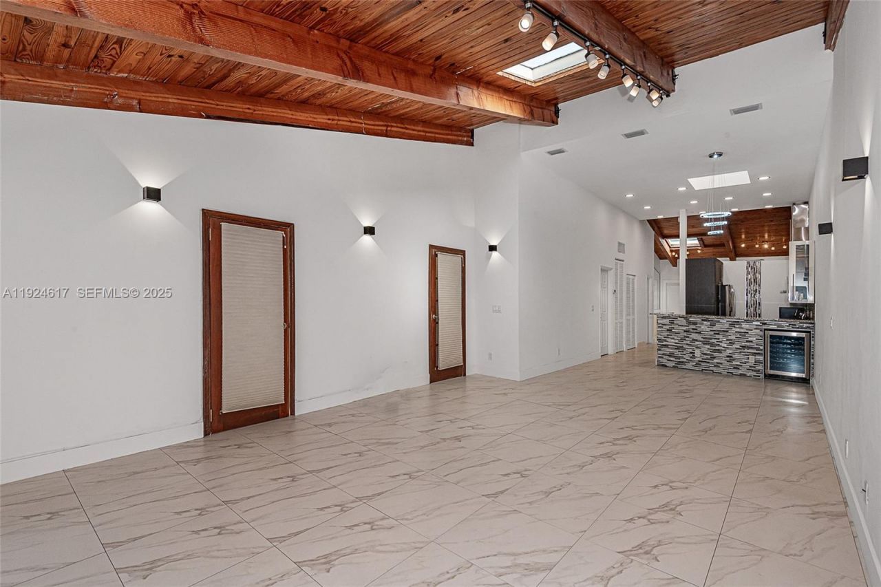 2621 S Parkview Dr, Hallandale Beach, FL 33009 Photo