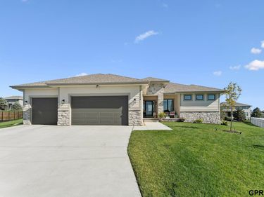 12511 Schirra Circle, Papillion, NE 68046