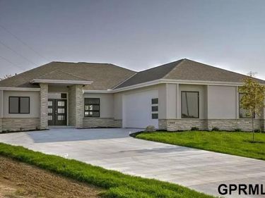 12511 Schirra Circle, Papillion, NE 68046