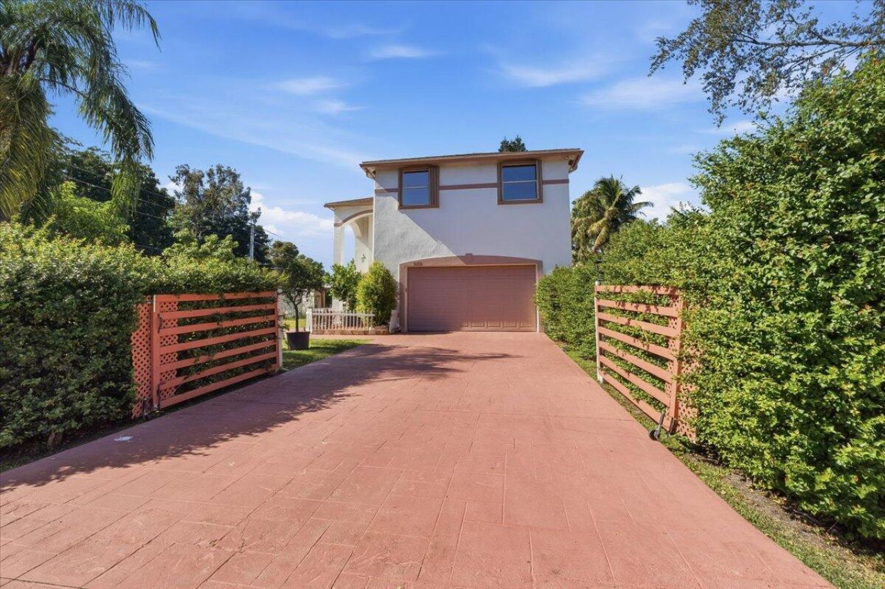 2151 NW 121st Avenue, Plantation, FL 33323 Photo