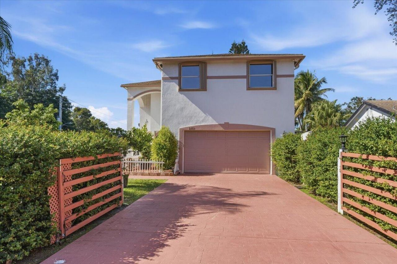 2151 NW 121st Avenue, Plantation, FL 33323 Photo