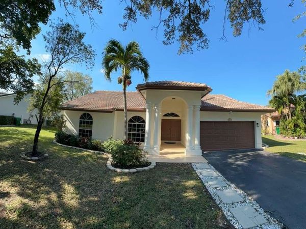 8913 NW 45th Ct, Coral Springs, FL 33065