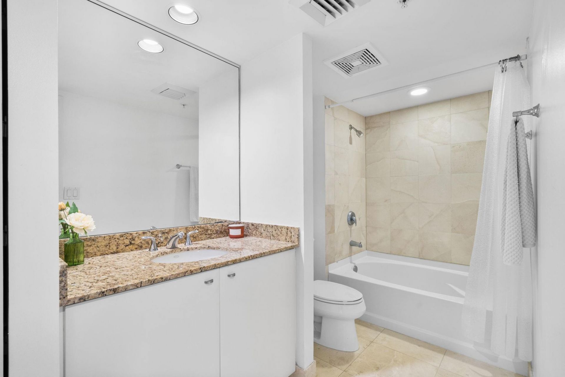 610 W Las Olas Boulevard, Unit 1621, Fort Lauderdale, FL 33312 Photo