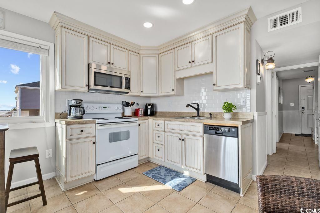 116 S Waccamaw Dr. Photo 12