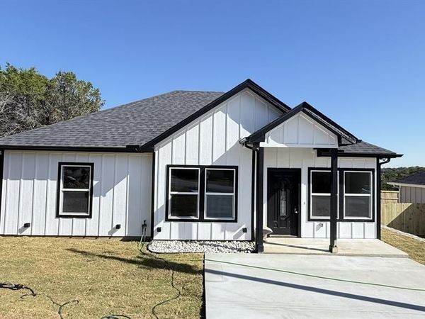 2615 Creekview Drive, Granbury, TX 76048