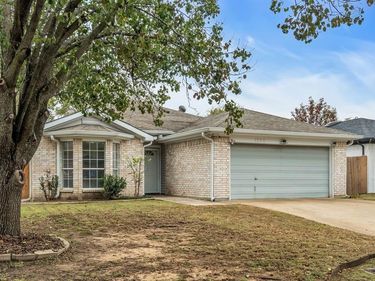 1725 Gainsborough Way, Fort Worth, TX 76134