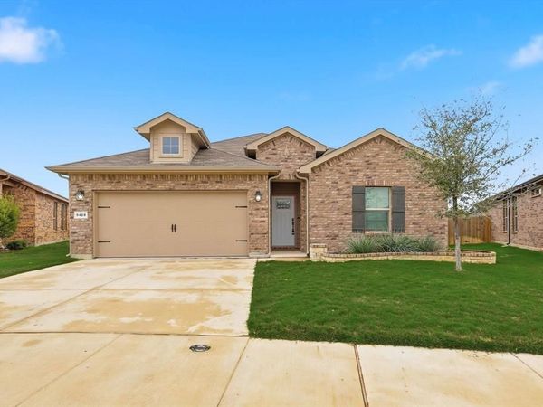 9428 Red Brush Trail, Fort Worth, TX 76131