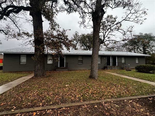 622 N Main Street , Grand Saline, TX 75140