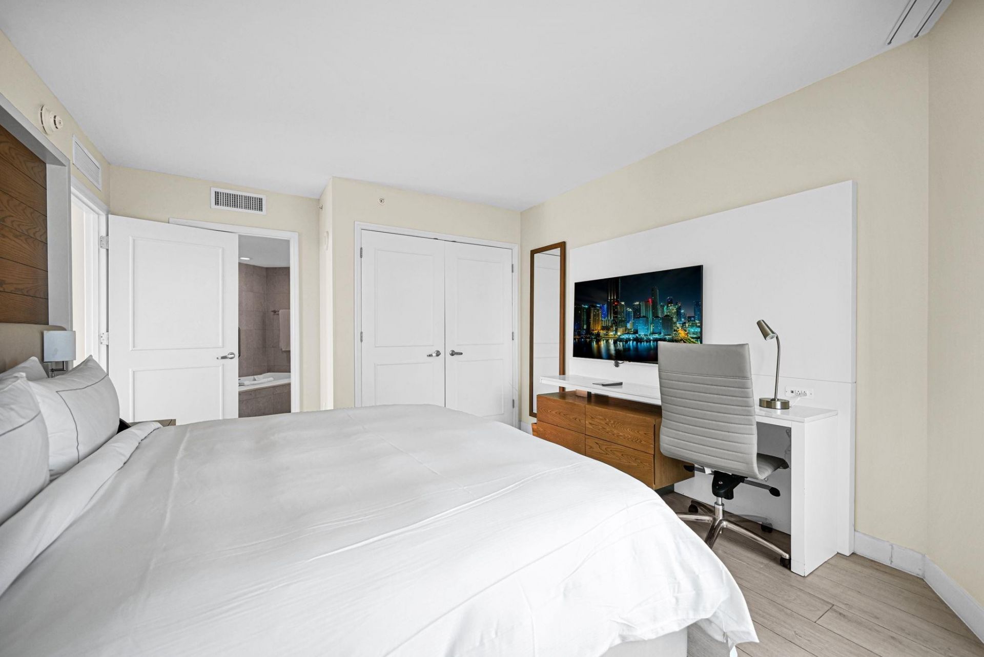 505 N Ft Lauderdale Bch Boulevard, Unit 2101, Fort Lauderdale, FL 33304 Photo