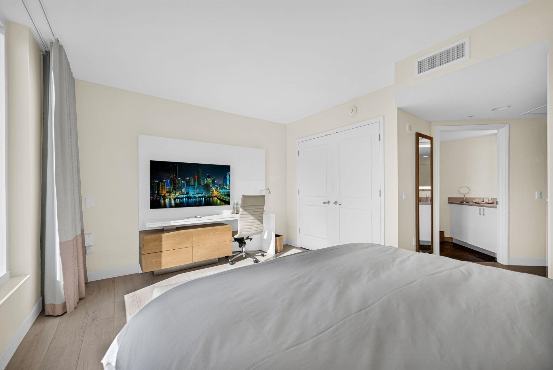 505 N Ft Lauderdale Bch Boulevard, Unit 2101, Fort Lauderdale, FL 33304 Photo