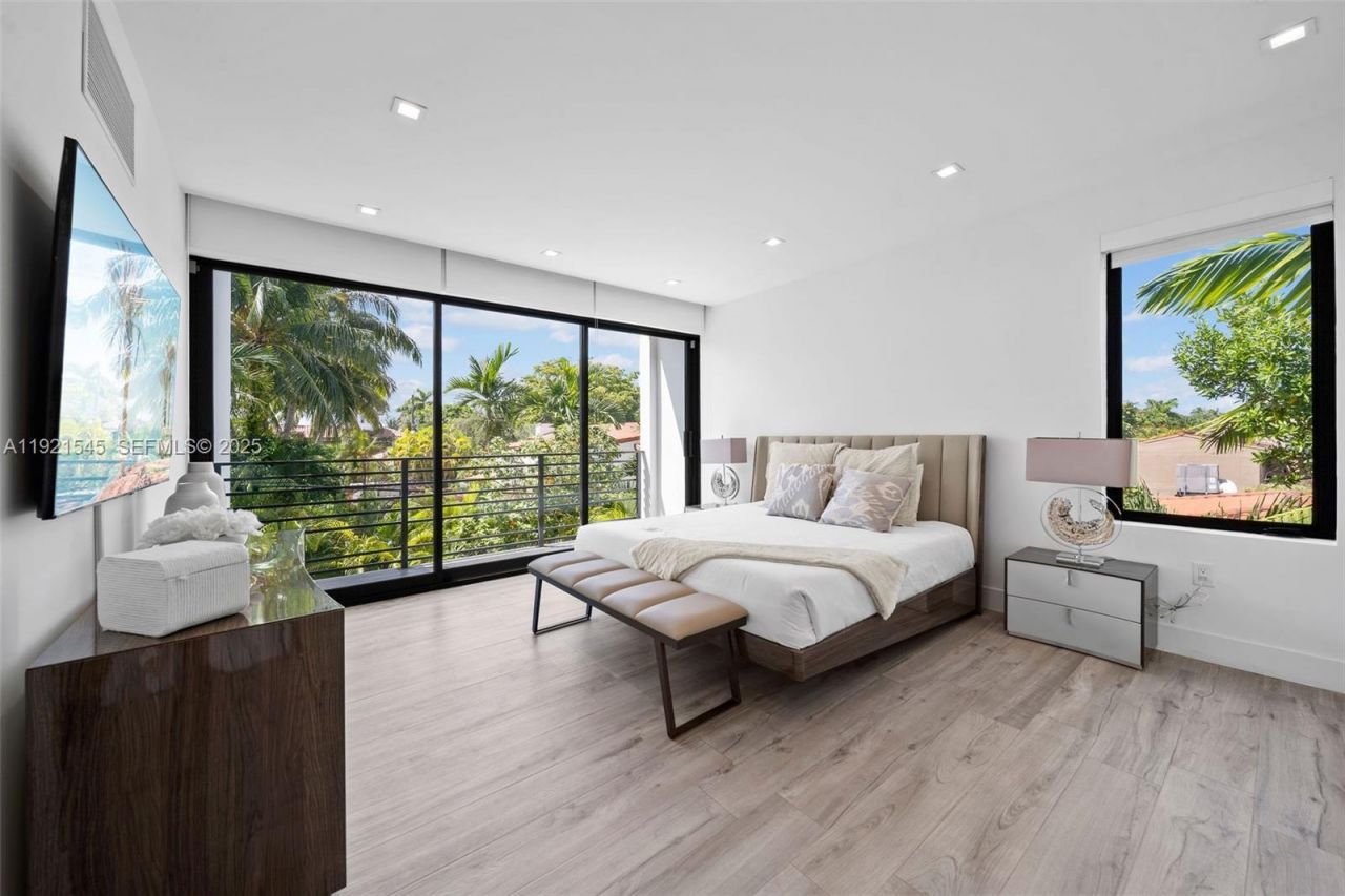 4740 Alton Rd, Miami Beach, FL 33140 Photo