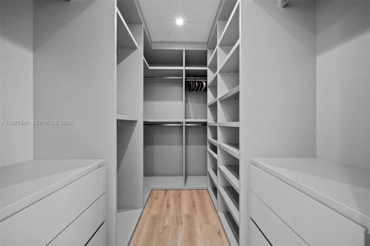 4740 Alton Rd, Miami Beach, FL 33140 Photo